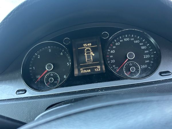 Volkswagen Passat Saloon, Diesel, 2009, Grey