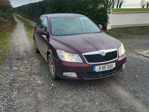 Skoda Octavia Saloon, Diesel, 2011, Red
