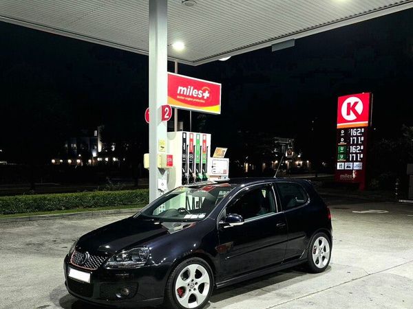 Volkswagen Golf Hatchback, Petrol, 2008, Black