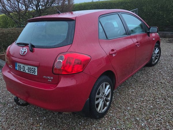 Toyota Auris Hatchback, Diesel, 2009, Red