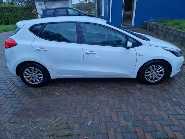 Kia Ceed Hatchback, Diesel, 2013, White
