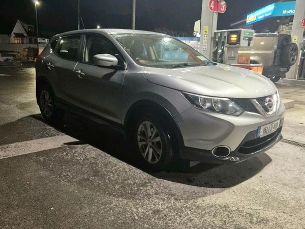 Nissan Qashqai Hatchback, Diesel, 2015, Silver