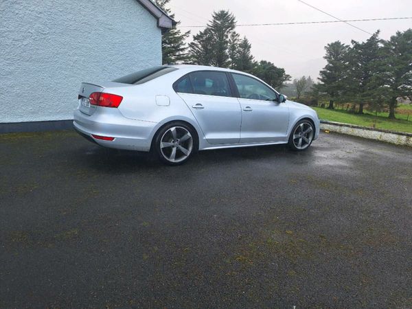 Volkswagen Jetta Saloon, Diesel, 2012, Silver