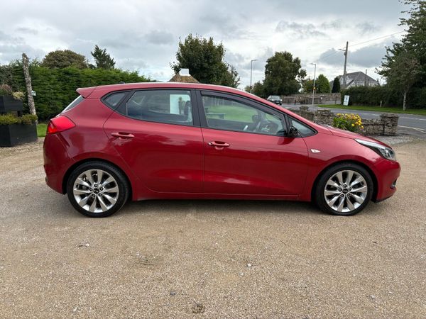 Kia Ceed Hatchback, Diesel, 2012, Red