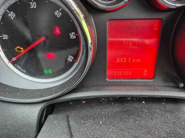 Vauxhall Astra Hatchback, Diesel, 2011, Red