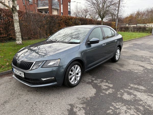 Skoda Octavia Hatchback, Diesel, 2019, Grey