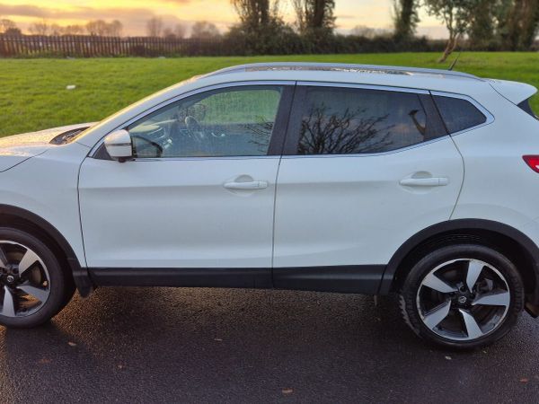 Nissan Qashqai SUV, Petrol, 2017, White