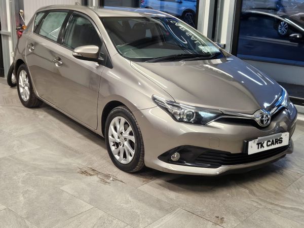Toyota Auris Hatchback, Diesel, 2015, Bronze
