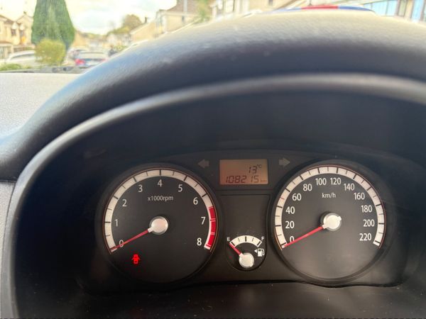 Kia Rio Saloon, Petrol, 2010, Silver