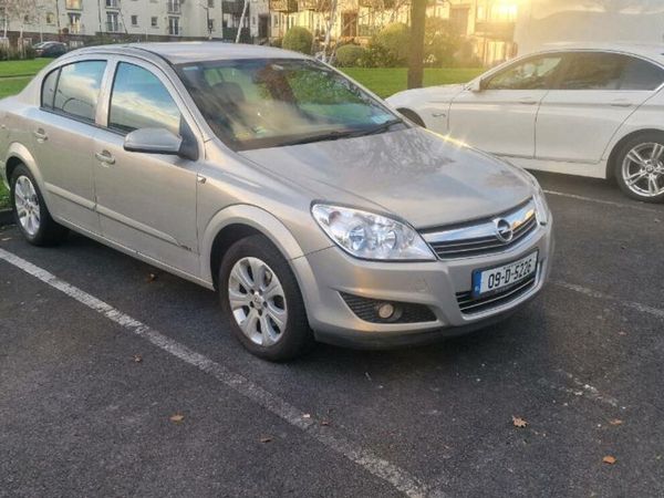Opel Astra Saloon, Petrol, 2009, Silver