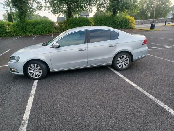 Volkswagen Passat Saloon, Diesel, 2011, Silver