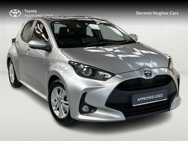 Toyota Yaris Hatchback, Petrol Hybrid, 2024, Silver