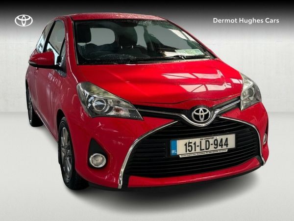 Toyota Yaris Hatchback, Petrol, 2015, Red