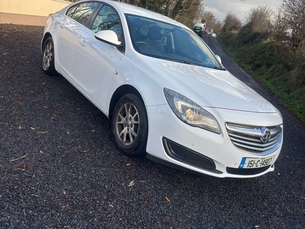 Vauxhall Insignia Hatchback, Diesel, 2015, White