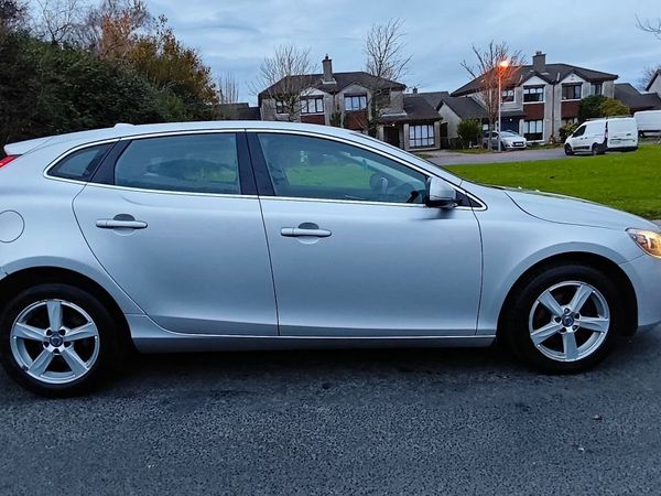 Volvo V40 Hatchback, Diesel, 2013, Silver