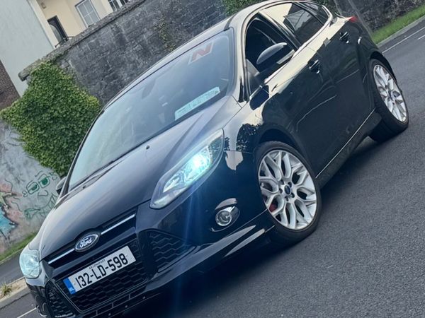 Ford Focus Hatchback, Petrol, 2013, Black