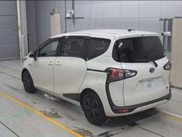 Toyota Sienta MPV, Petrol Hybrid, 2019, White