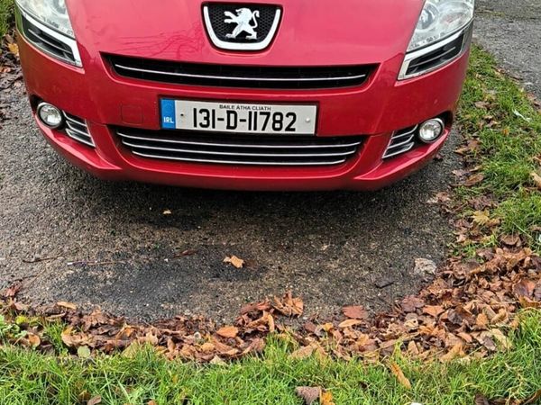Peugeot 5008 MPV, Diesel, 2013, Red