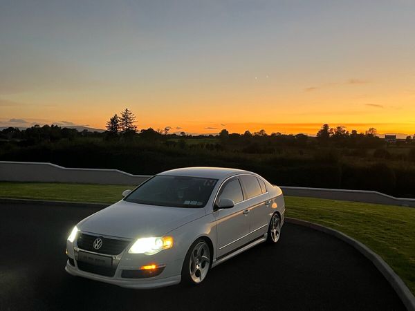 Volkswagen Passat Saloon, Diesel, 2010, White
