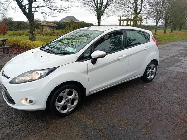 Ford Fiesta Hatchback, Petrol, 2013, White