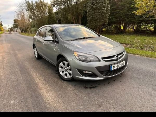 Opel Astra Hatchback, Diesel, 2014, Silver