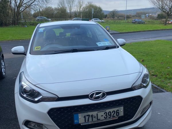 Hyundai i20 Hatchback, Petrol, 2017, White