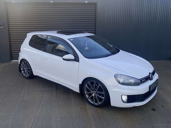 Volkswagen Golf Hatchback, Diesel, 2011, White