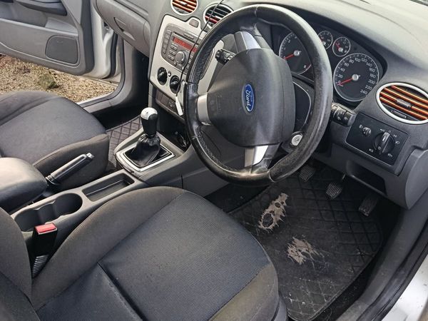 Ford Focus Hatchback, Petrol, 2008, Silver