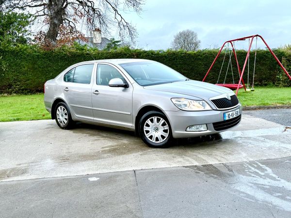 Skoda Octavia Hatchback, Diesel, 2010, Beige