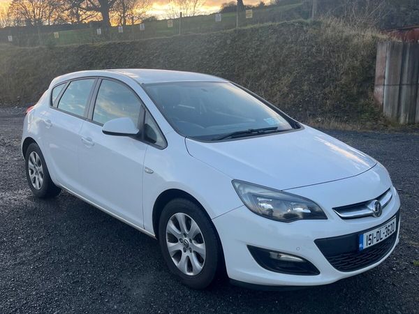 Vauxhall Astra Hatchback, Diesel, 2015, White