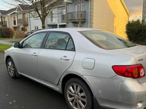 Toyota Corolla Saloon, Petrol, 2007, Silver