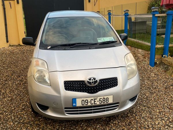 Toyota Yaris Hatchback, Petrol, 2009, Silver