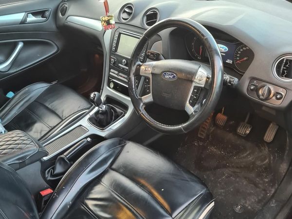 Ford Mondeo Hatchback, Diesel, 2014, Red