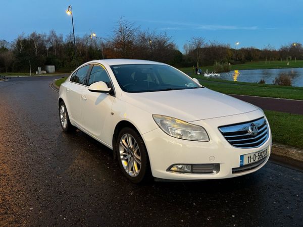Vauxhall Insignia Hatchback, Diesel, 2011, White