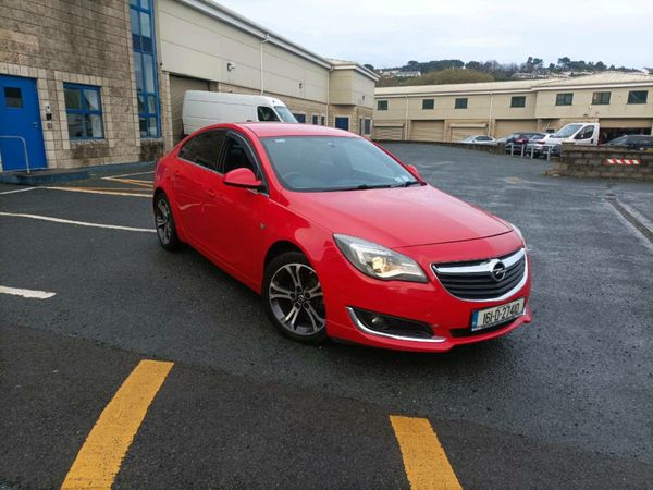 Opel Insignia Hatchback, Diesel, 2016, Red