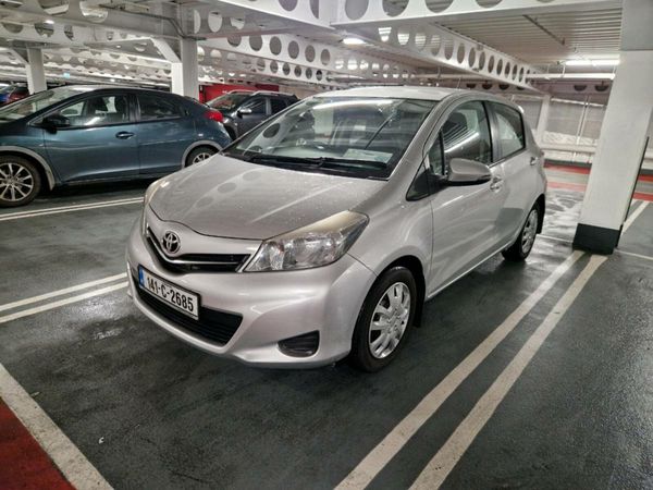 Toyota Yaris Hatchback, Petrol, 2014, Silver