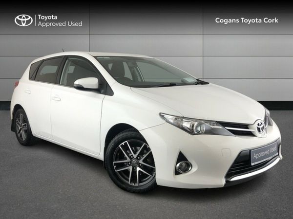 Toyota Auris Hatchback, Diesel, 2015, White