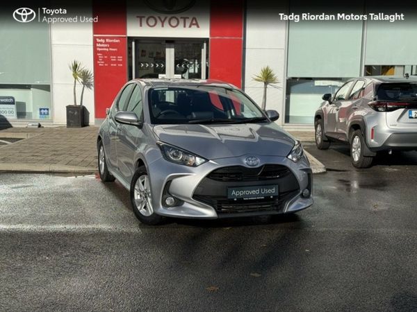 Toyota Yaris Hatchback, Petrol Hybrid, 2025, Silver