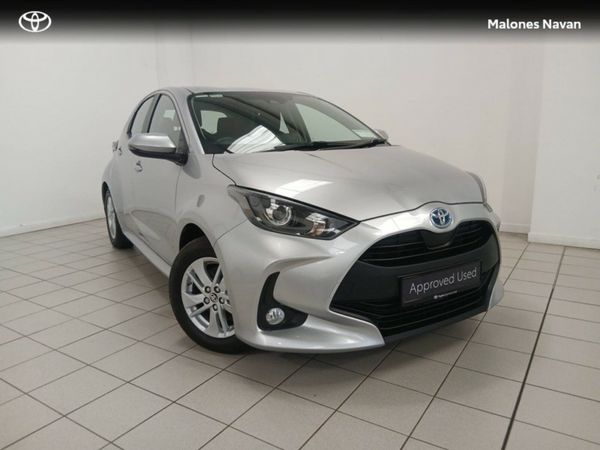 Toyota Yaris Hatchback, Petrol Hybrid, 2023, Silver
