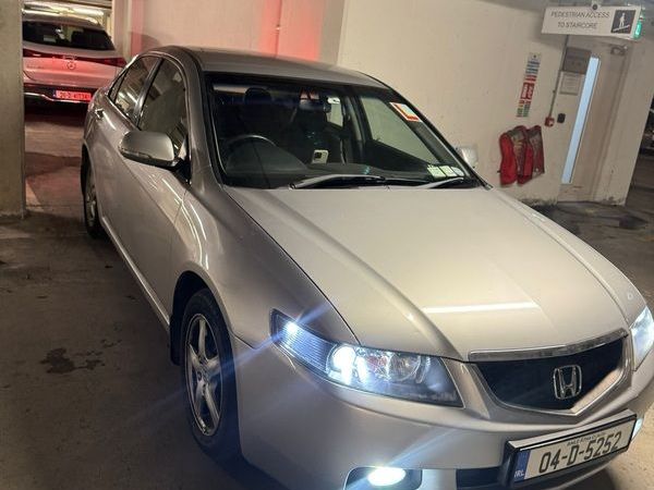 Honda Accord Saloon, Petrol, 2004, Silver
