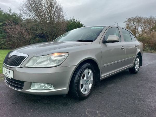 Skoda Octavia Hatchback, Diesel, 2010, Beige