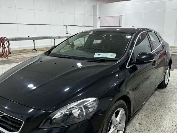 Volvo V40 Hatchback, Diesel, 2013, Black