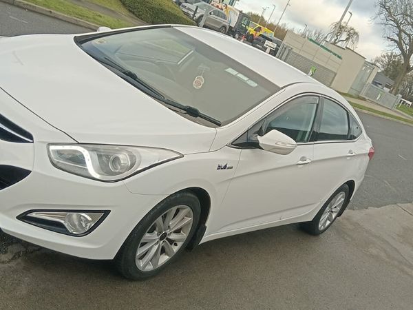 Hyundai i40 Saloon, Diesel, 2013, White