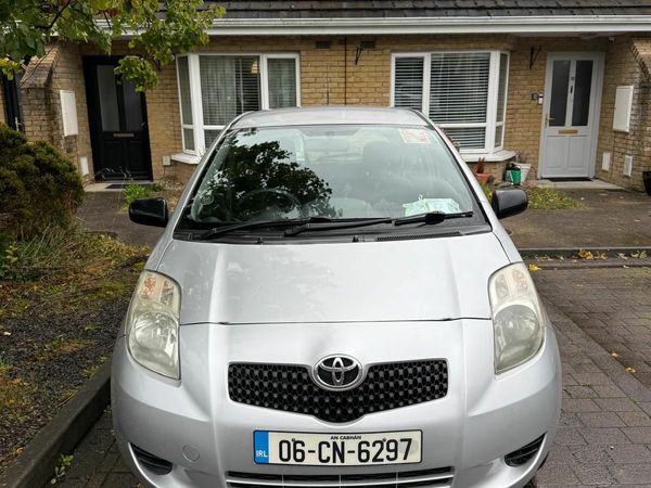 Toyota Yaris Hatchback, Petrol, 2006, Silver