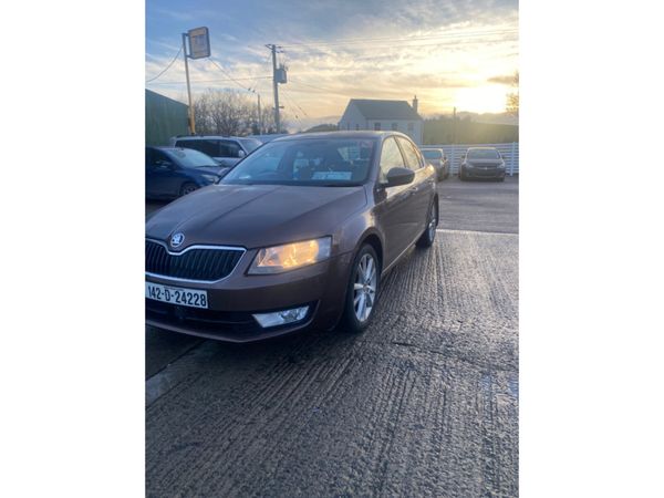 Skoda Octavia Hatchback, Diesel, 2014, Brown