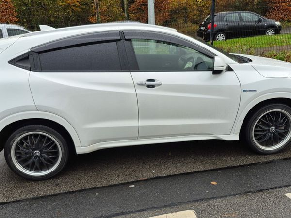 Honda Vezel MPV, Petrol Hybrid, 2015, White