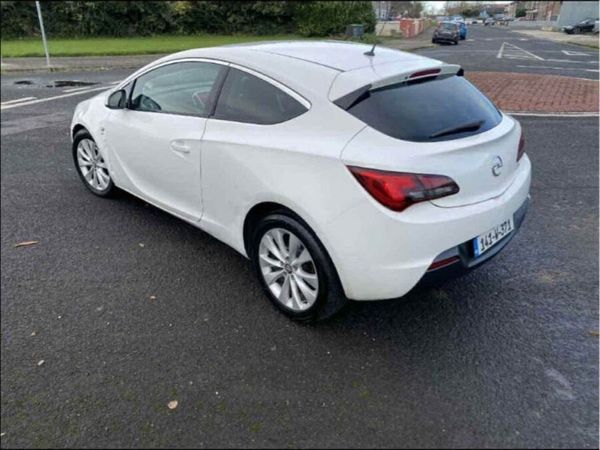Opel Astra Hatchback, Diesel, 2014, White