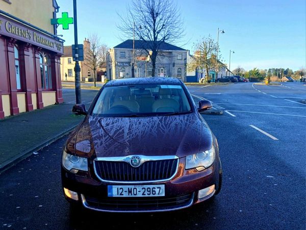 Skoda Superb Hatchback, Diesel, 2012, Red