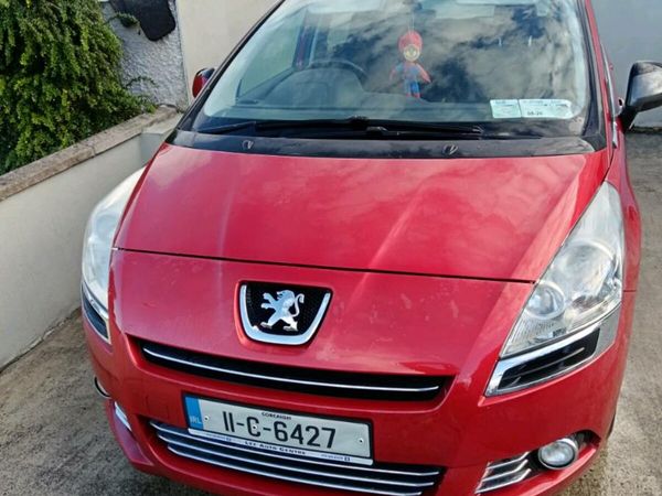 Peugeot 5008 MPV, Diesel, 2011, Red