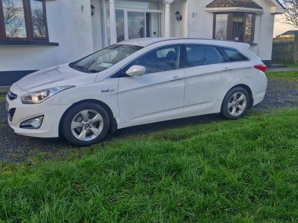 Hyundai i40 Estate/Jeep, Diesel, 2012, White